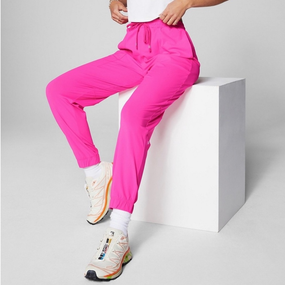 BARBIECORE 💗 NWT 💗 Fabletics “The One” Women’s Jogger! 💗 Neon Pink Tropic! 💗